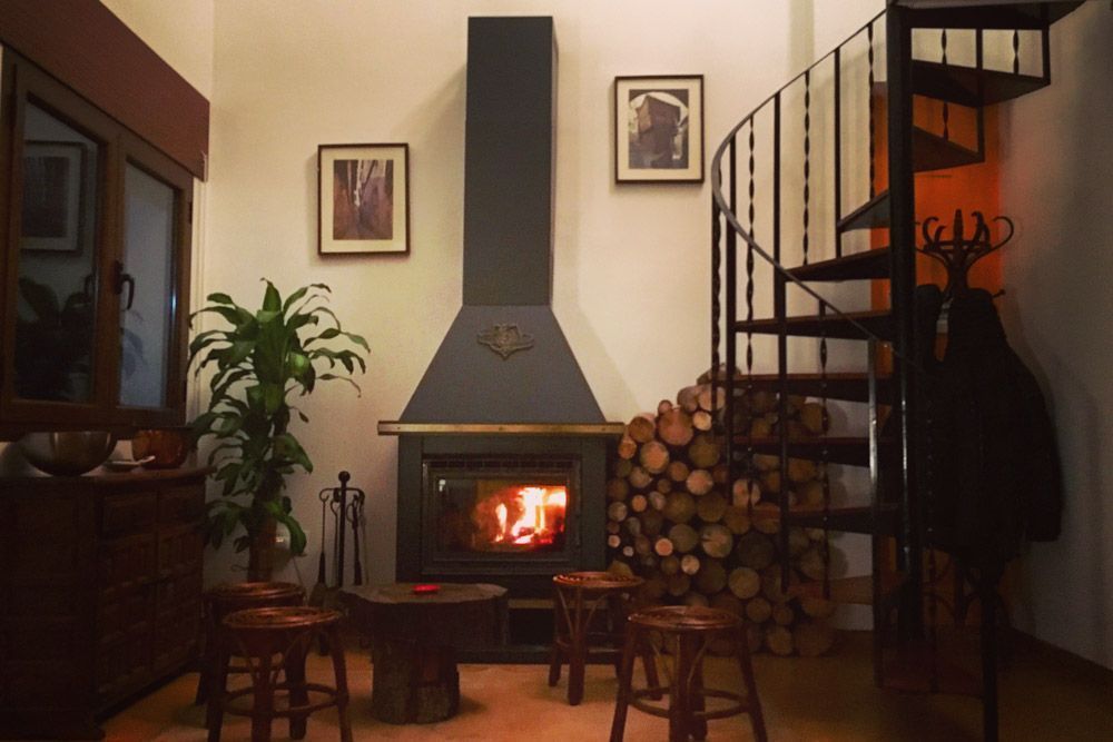 Fotografía de la chimenea en Sandstone Guest House Albarracin